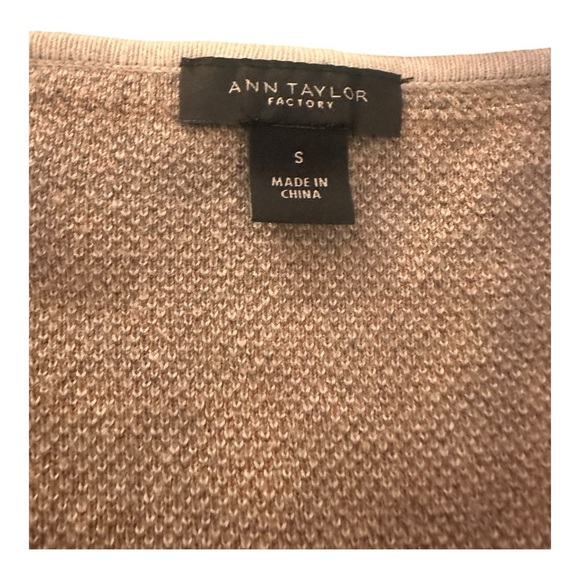 Ann Taylor factory crop sweater! Beautiful 😍 - Picture 2 of 4